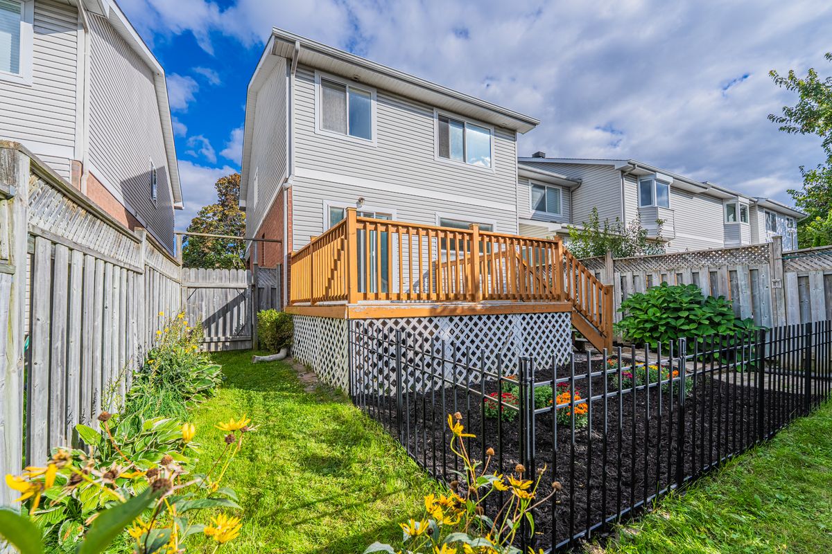 12 Angus Dr