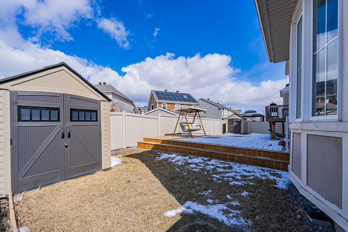 572 Dundonald Dr