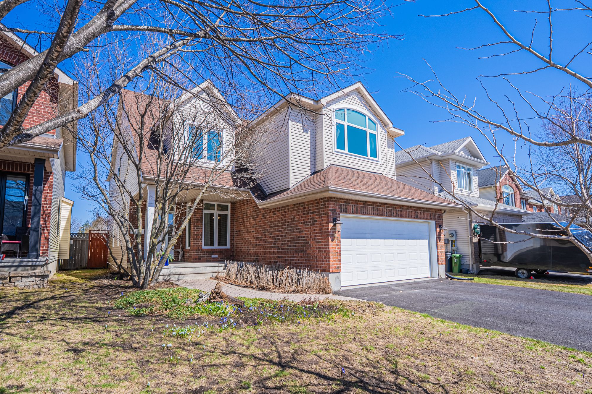 5 Thunderbird Crescent