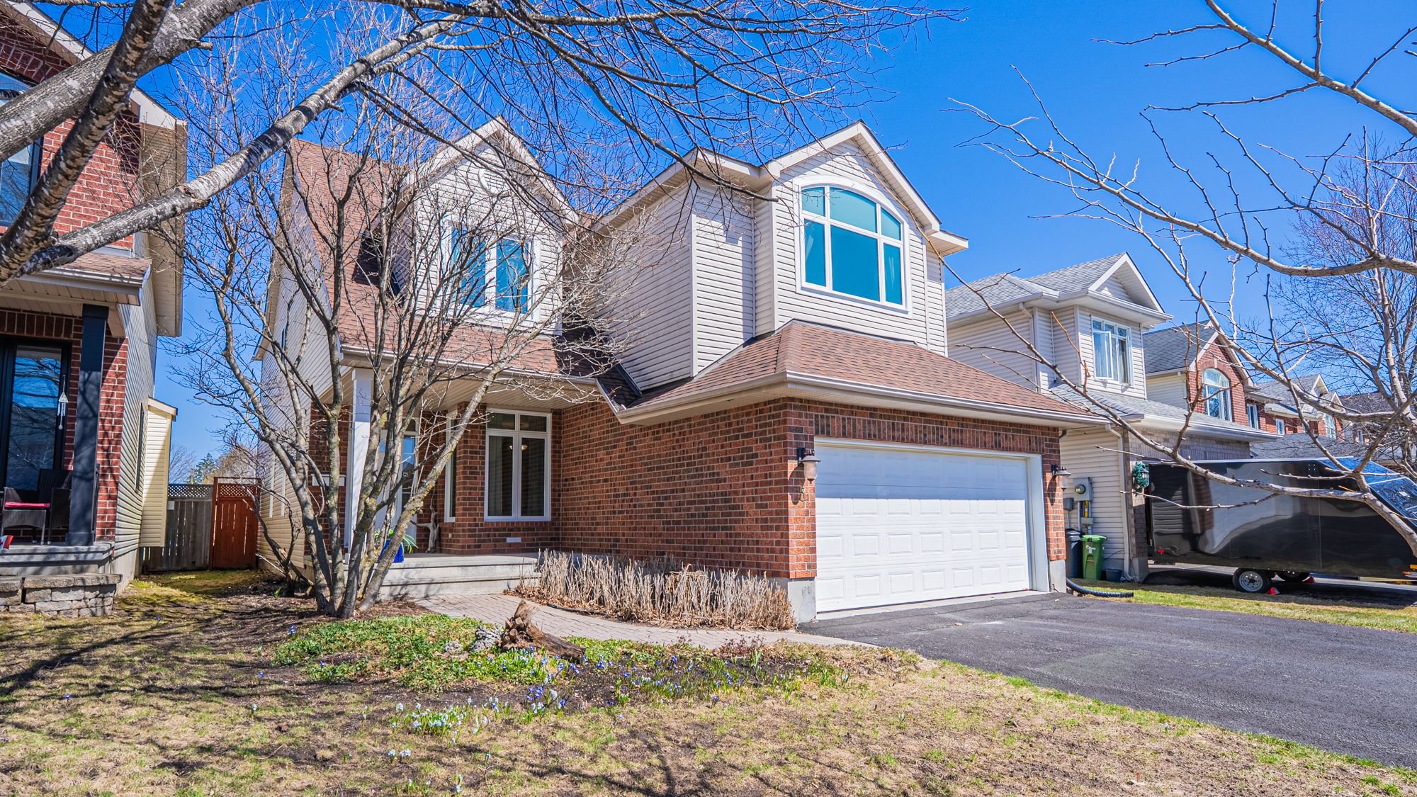 5 Thunderbird Crescent