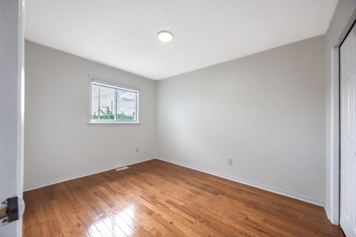89 Gray Crescent
