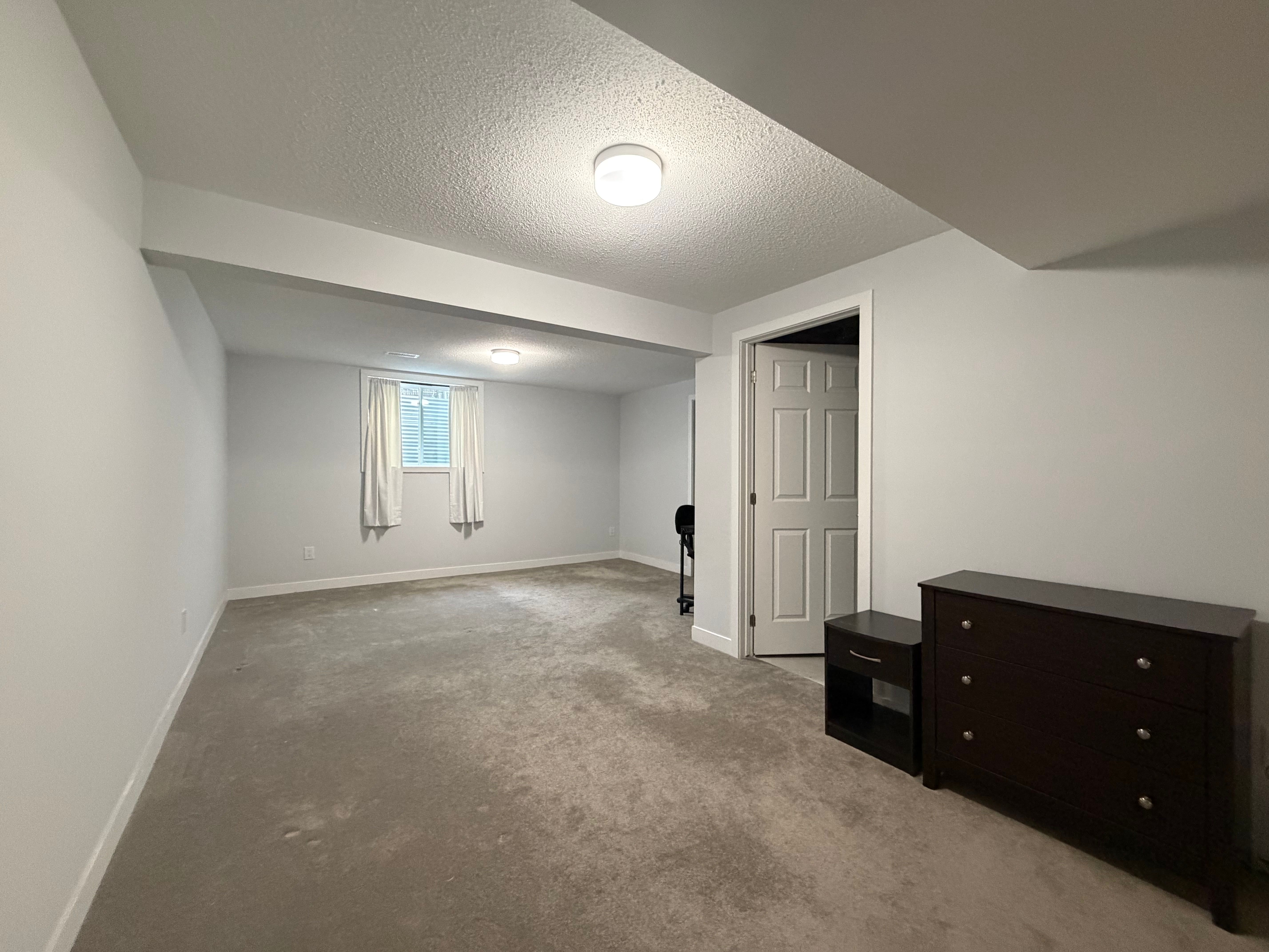 216 Billrian Crescent