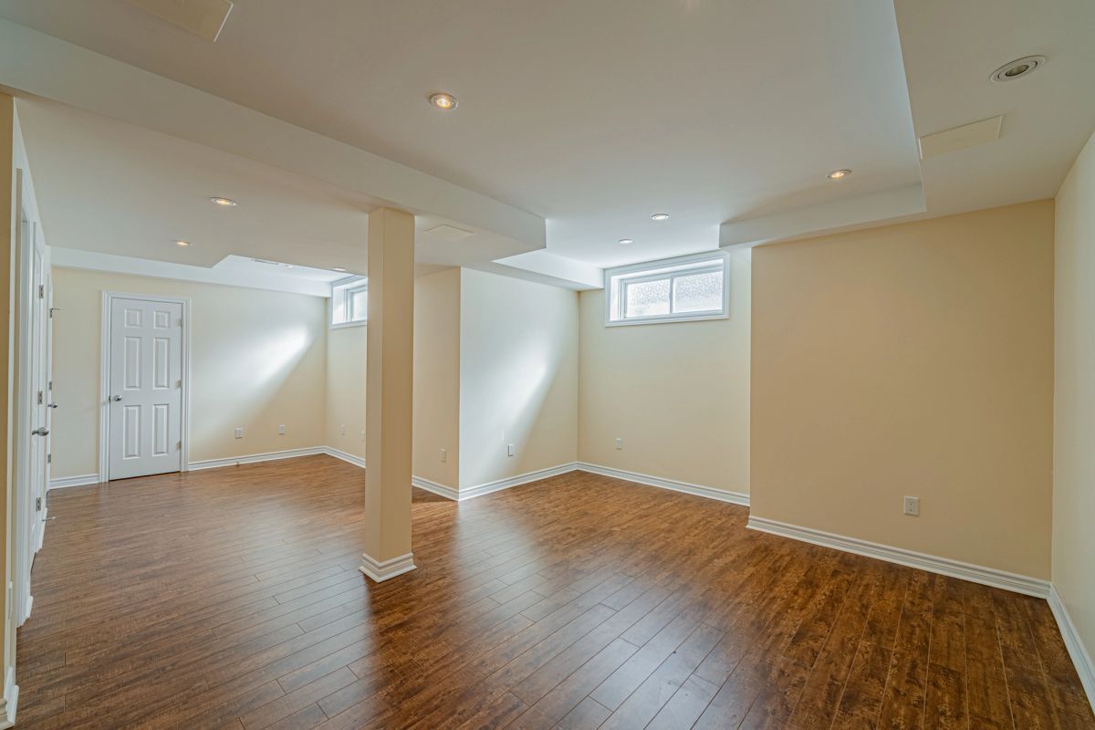 302 Laughlin Circle