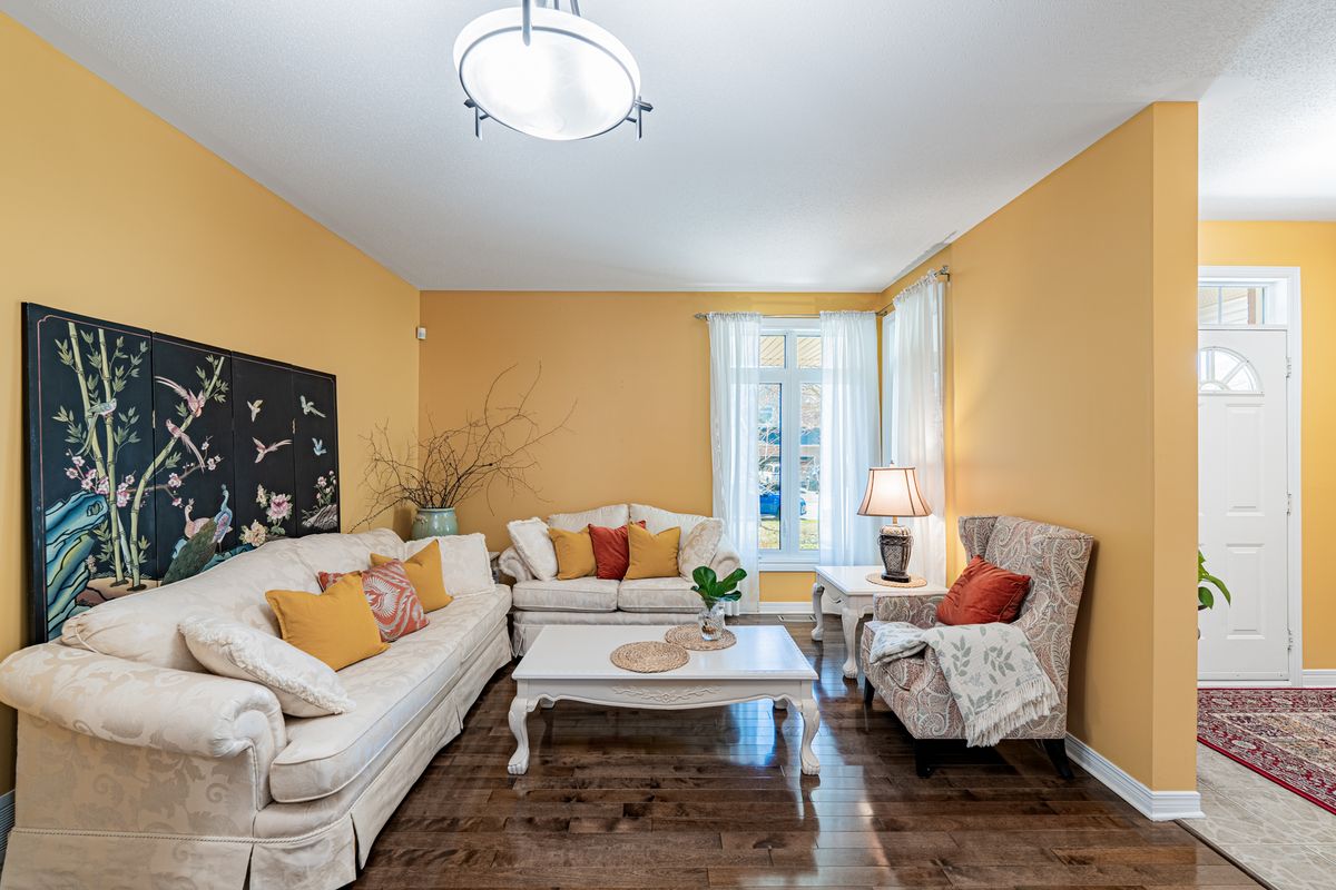 5 Thunderbird Crescent
