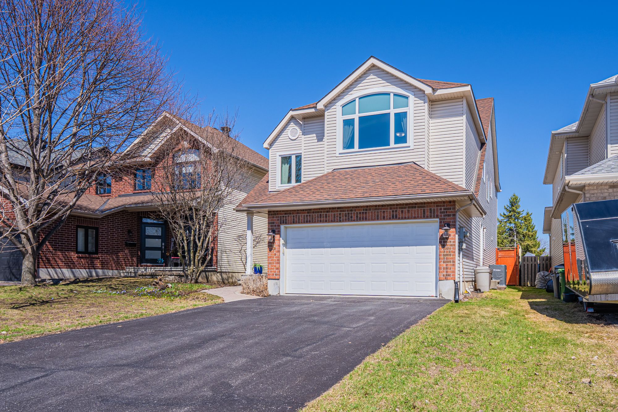 5 Thunderbird Crescent