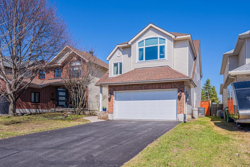 5 Thunderbird Crescent