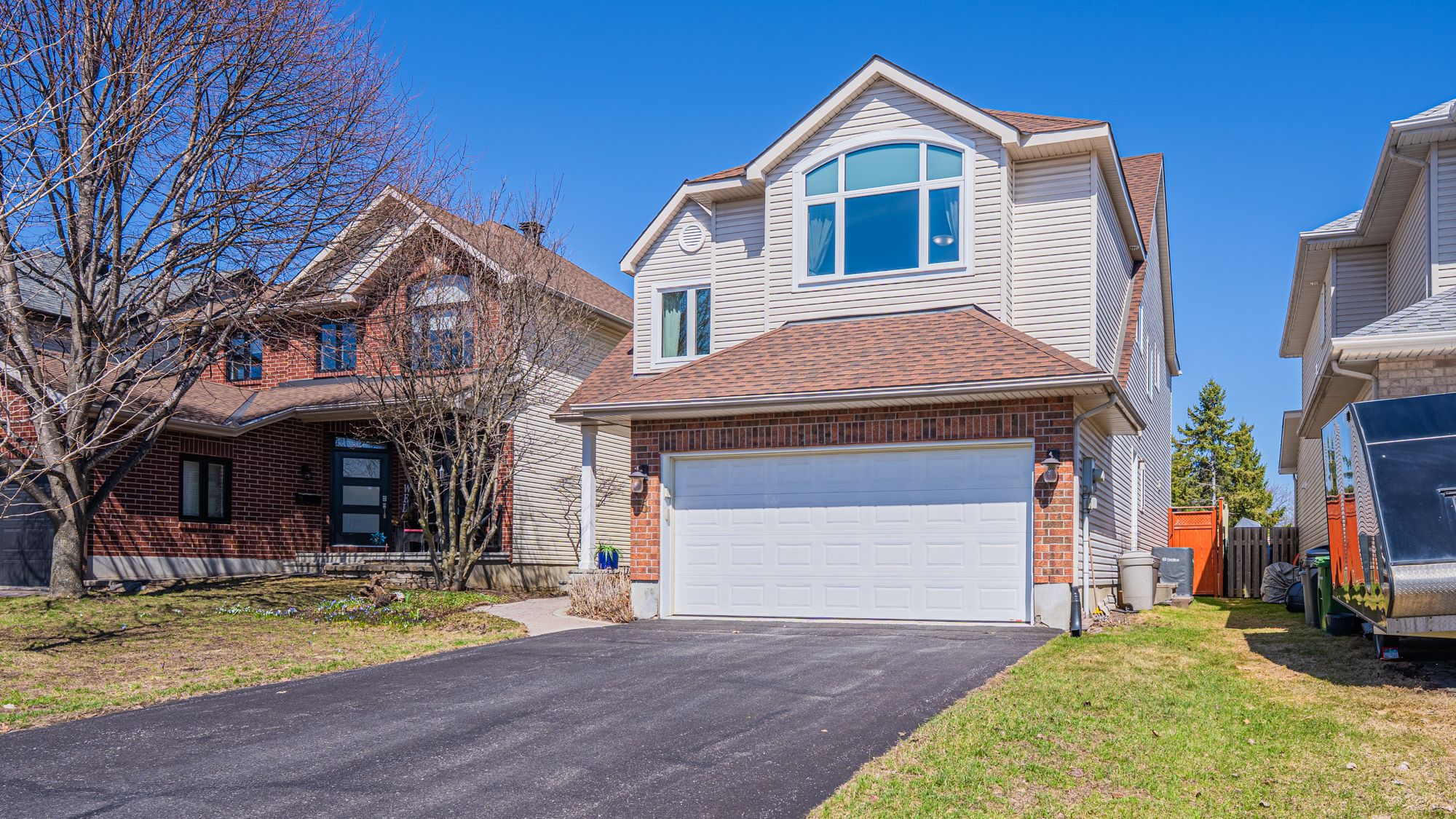 5 Thunderbird Crescent