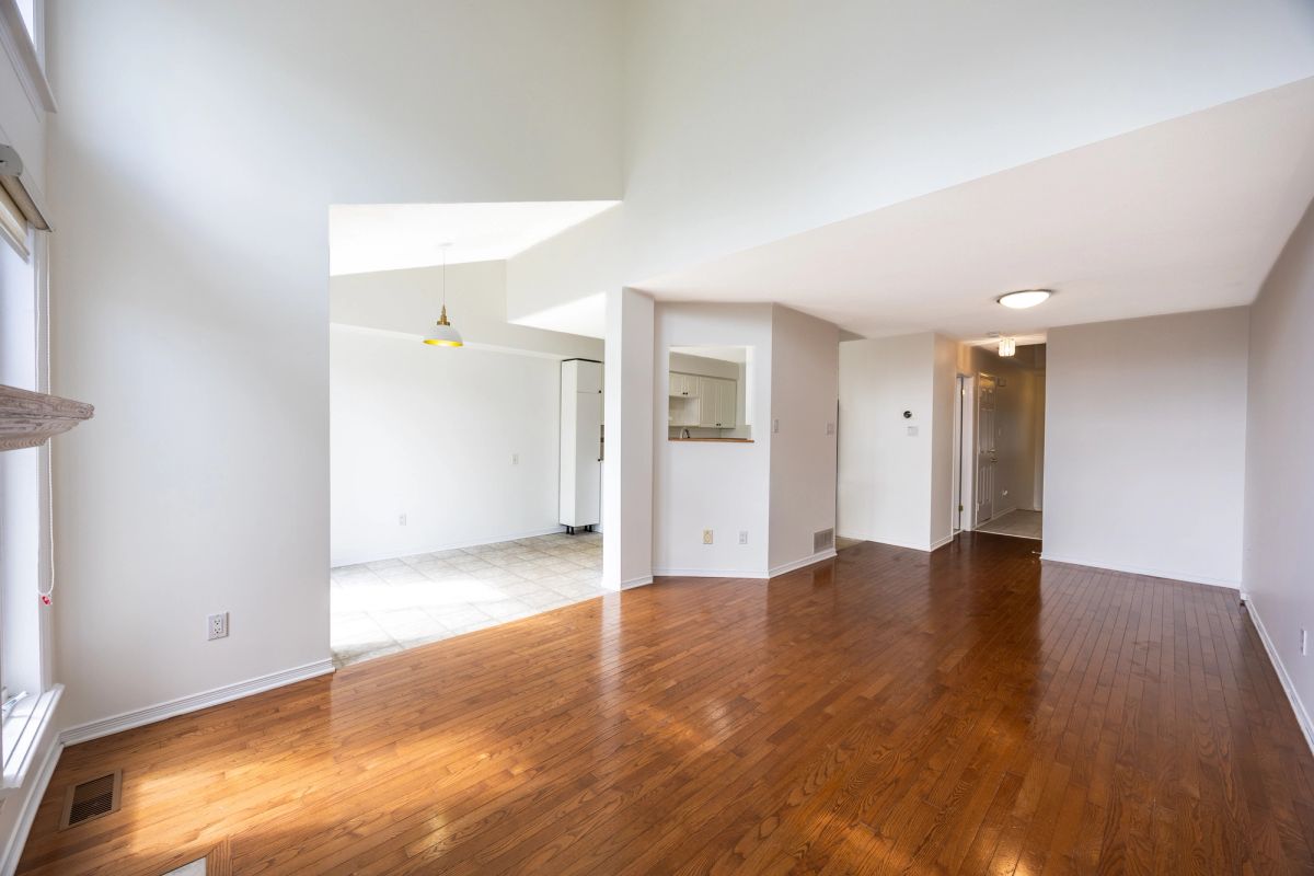 89 Gray Crescent