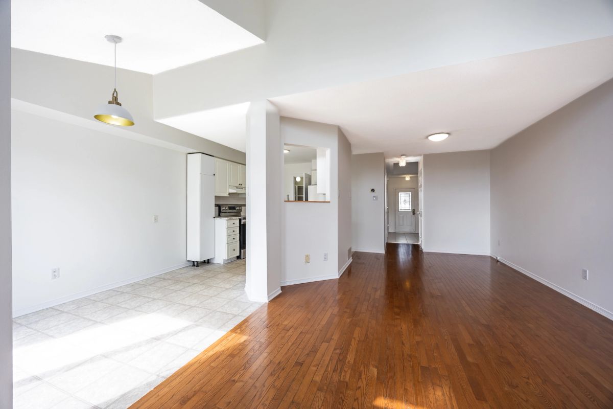 89 Gray Crescent