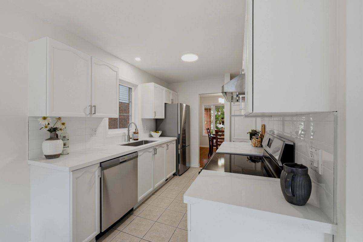 12 Angus Dr