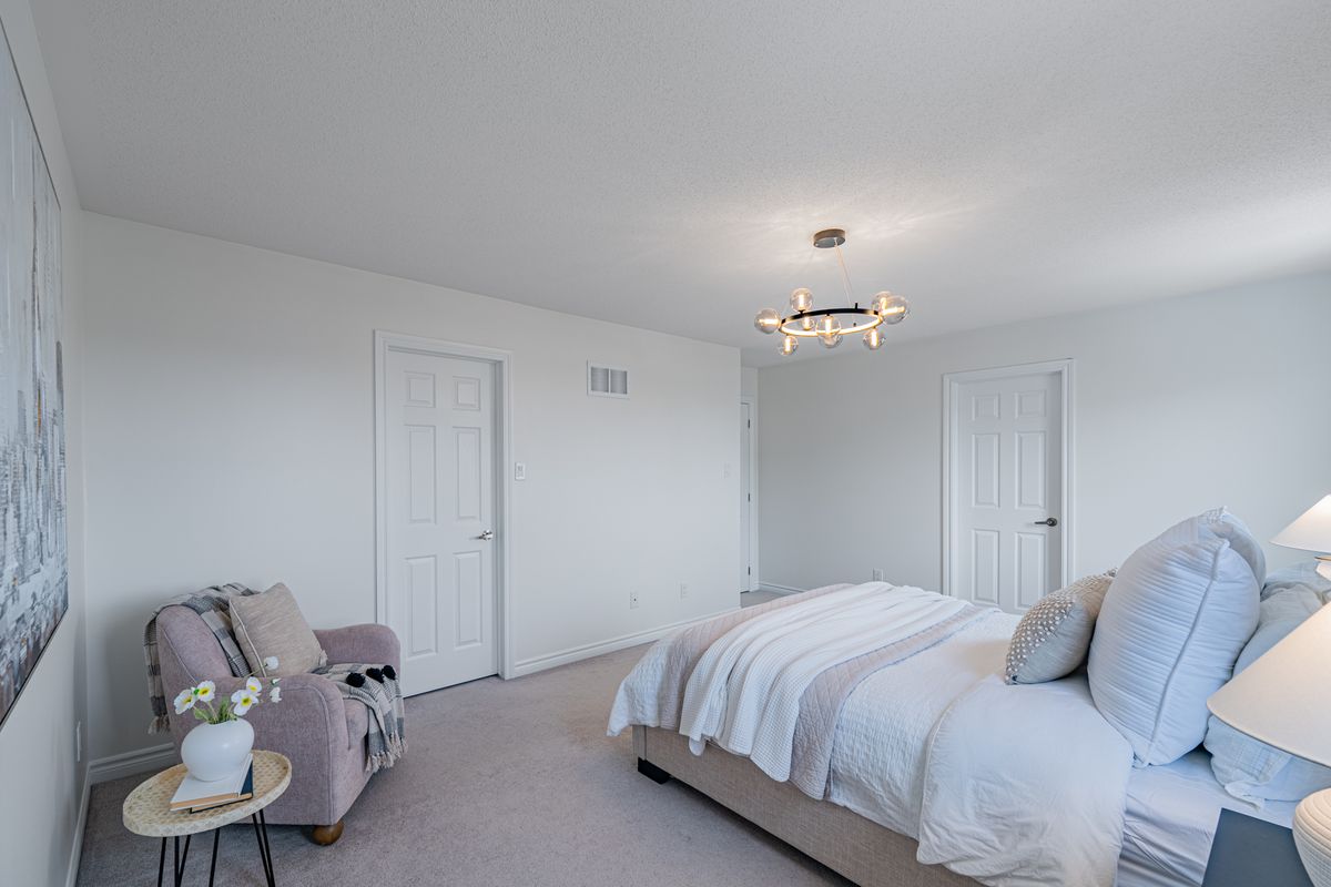 572 Dundonald Dr