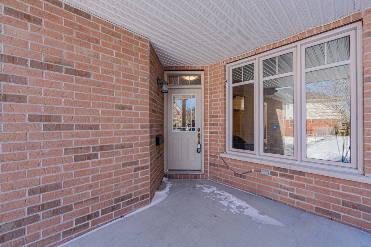 302 Laughlin Circle