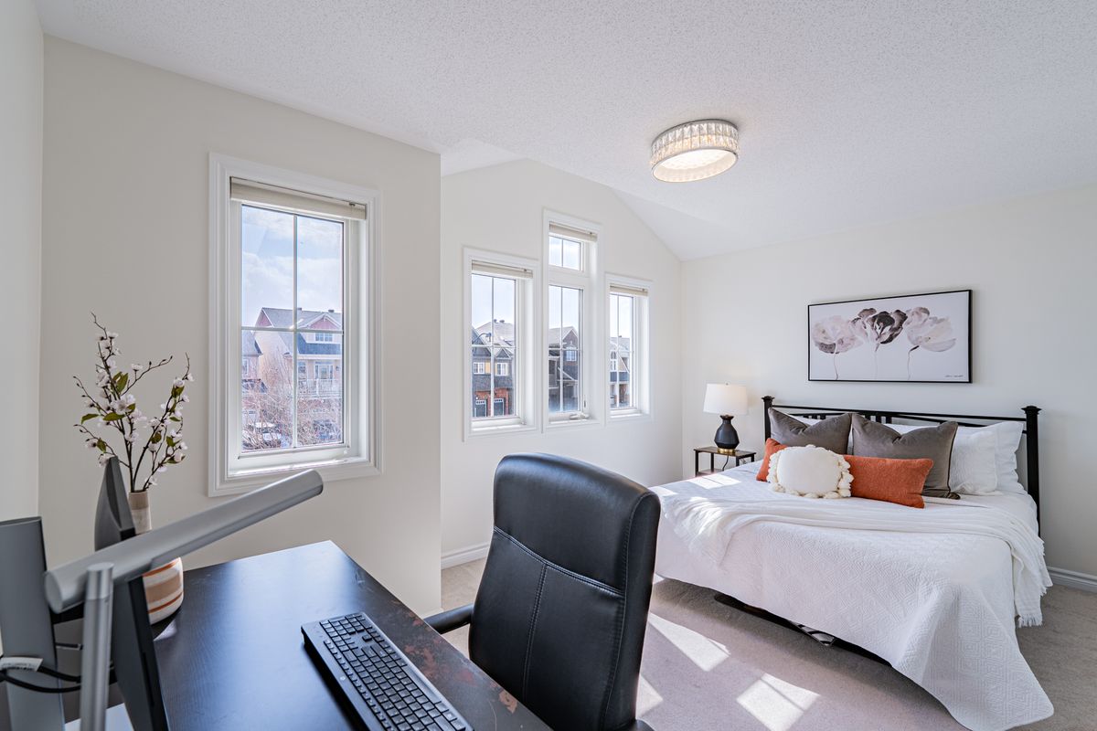 572 Dundonald Dr