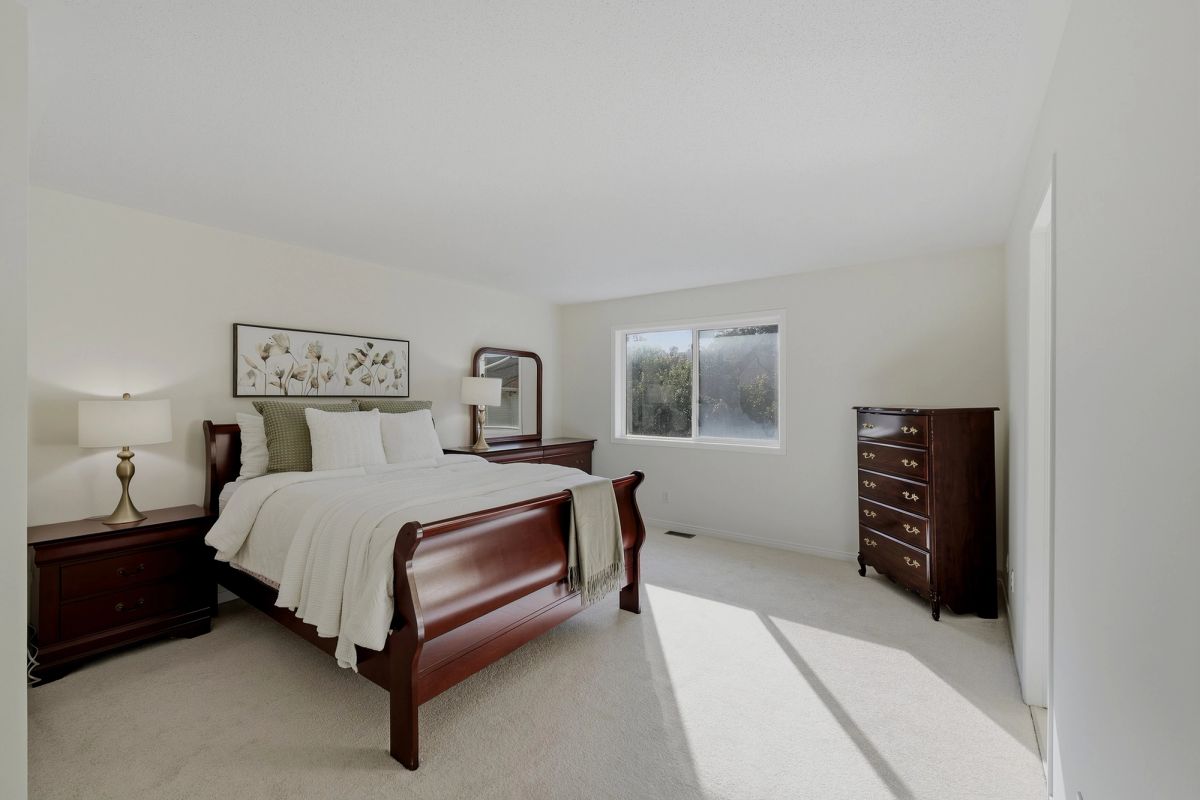 12 Angus Dr