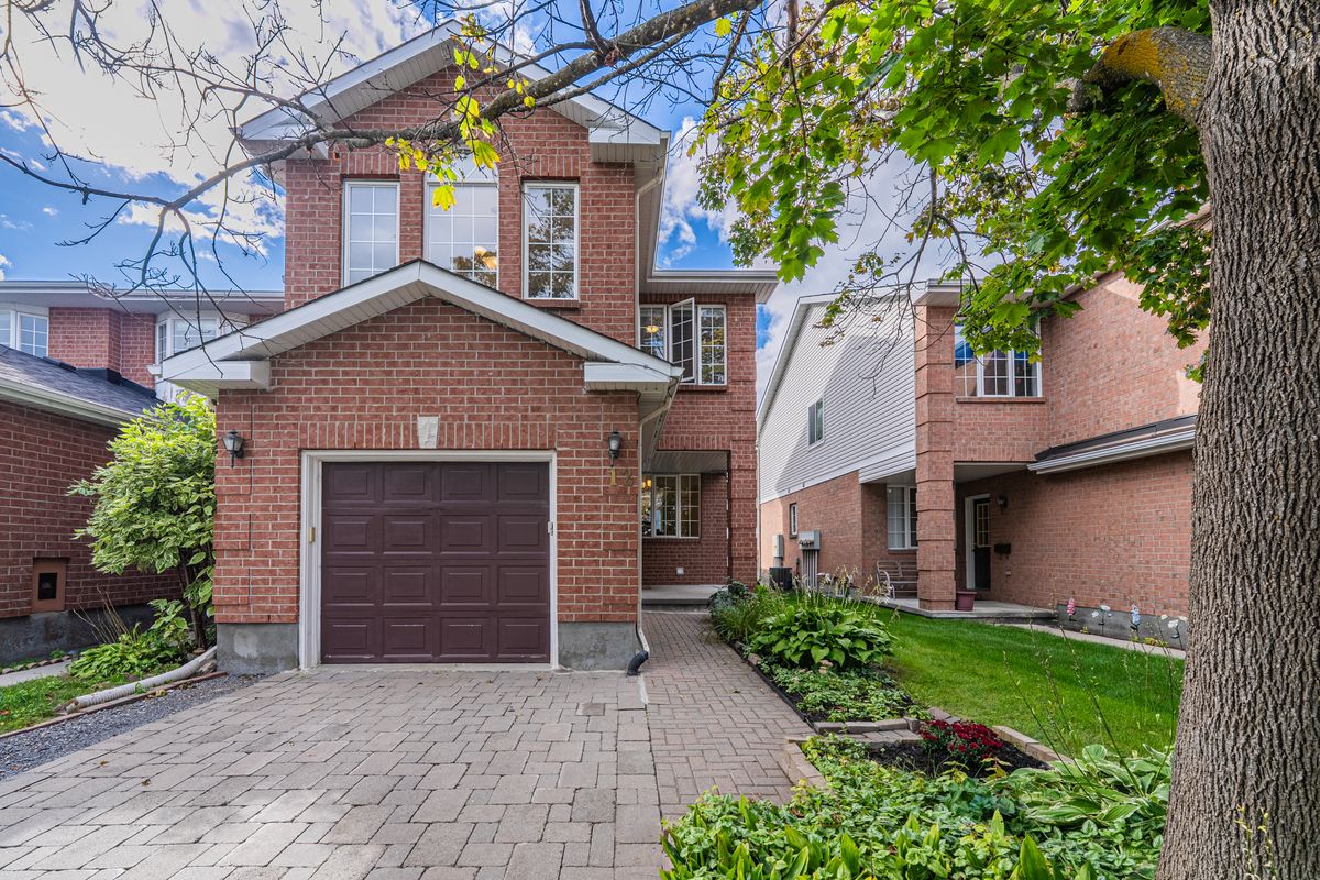 12 Angus Dr