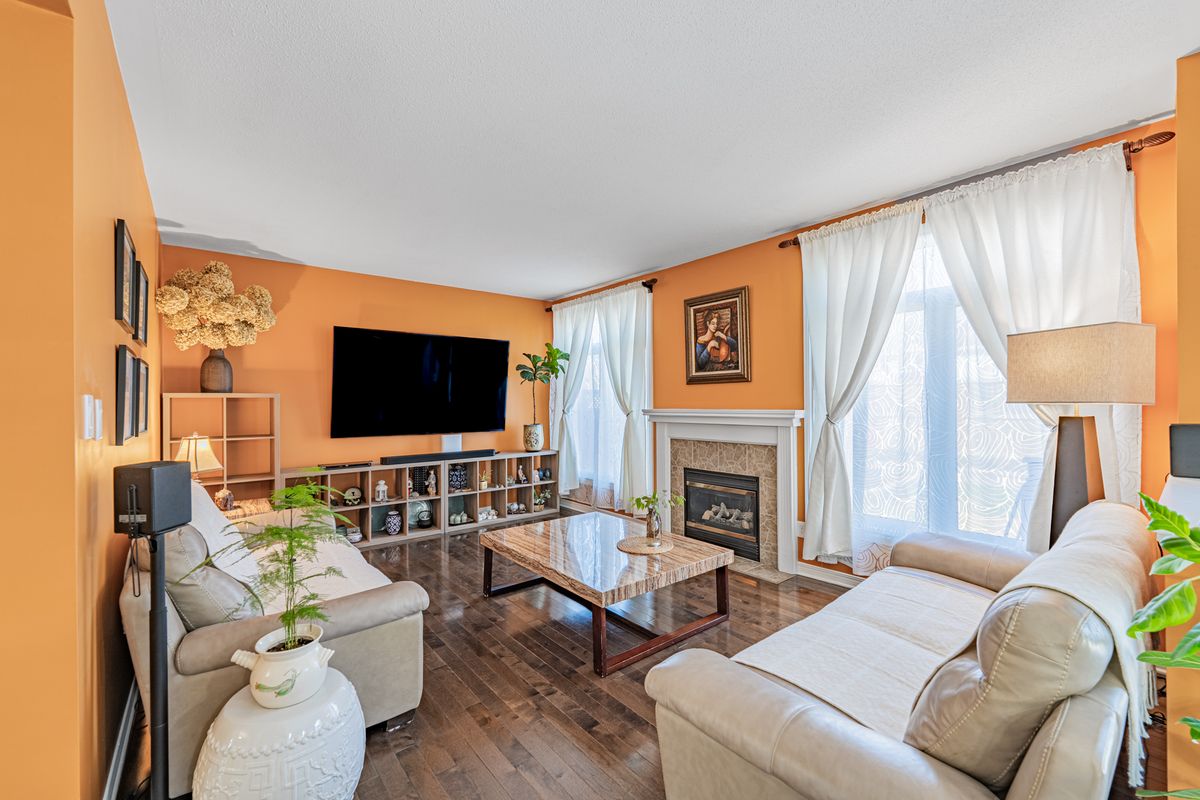 5 Thunderbird Crescent