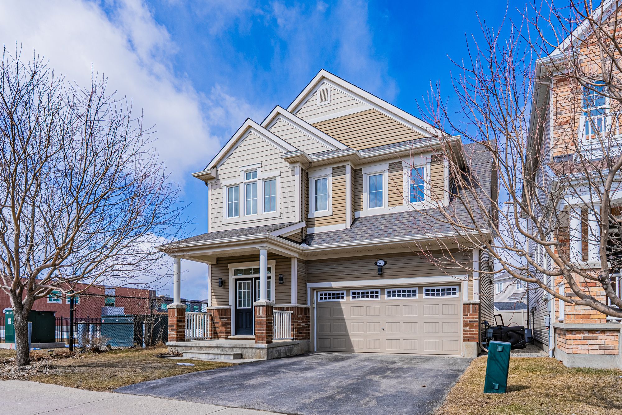 572 Dundonald Dr