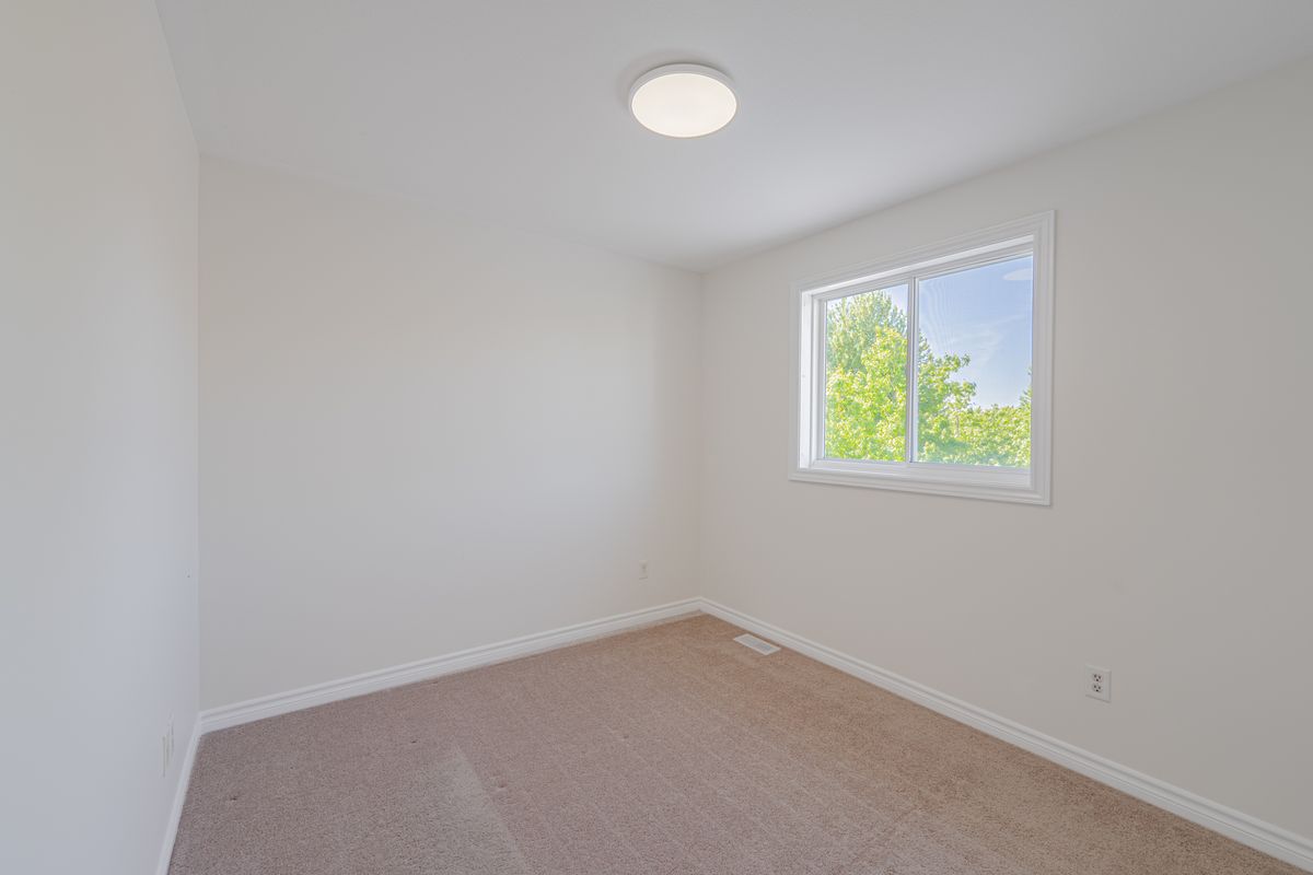48 Woliston Crescent