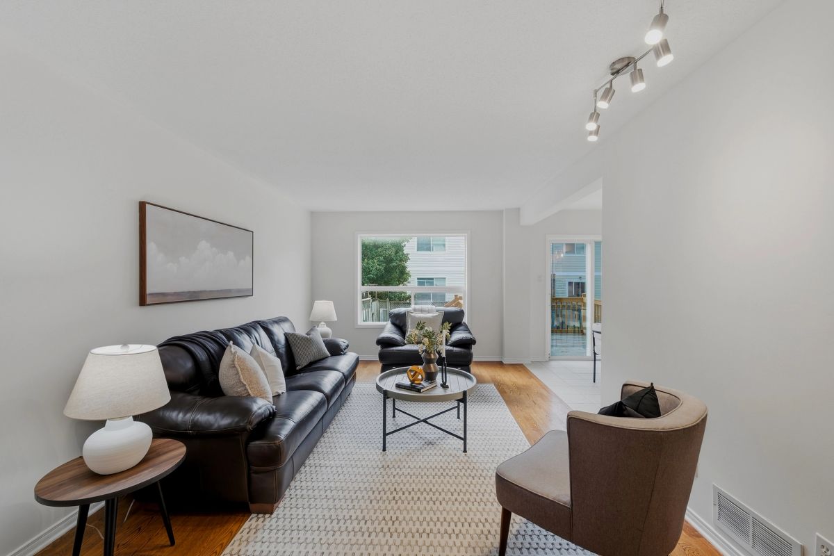 12 Angus Dr