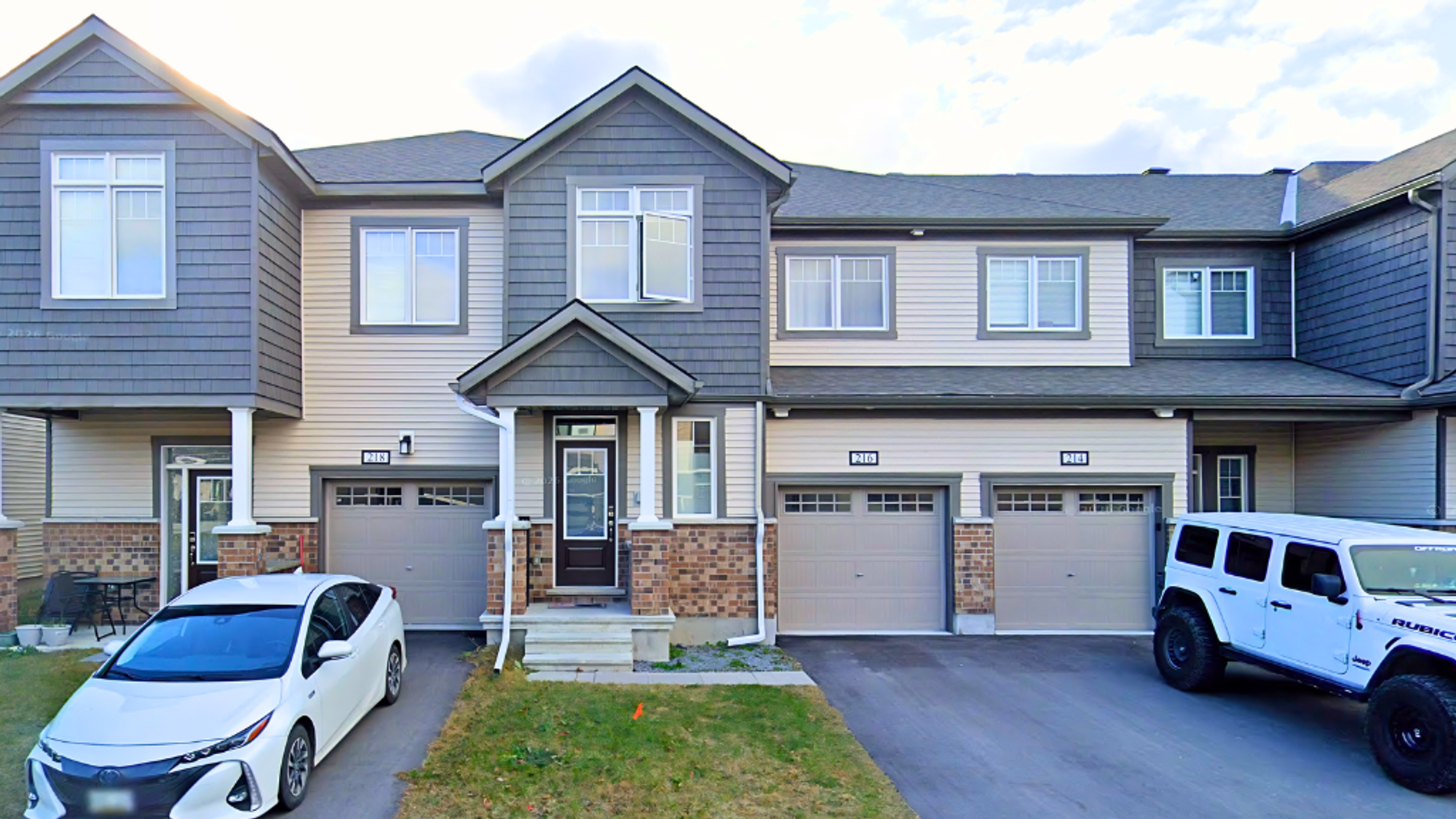 216 Billrian Crescent