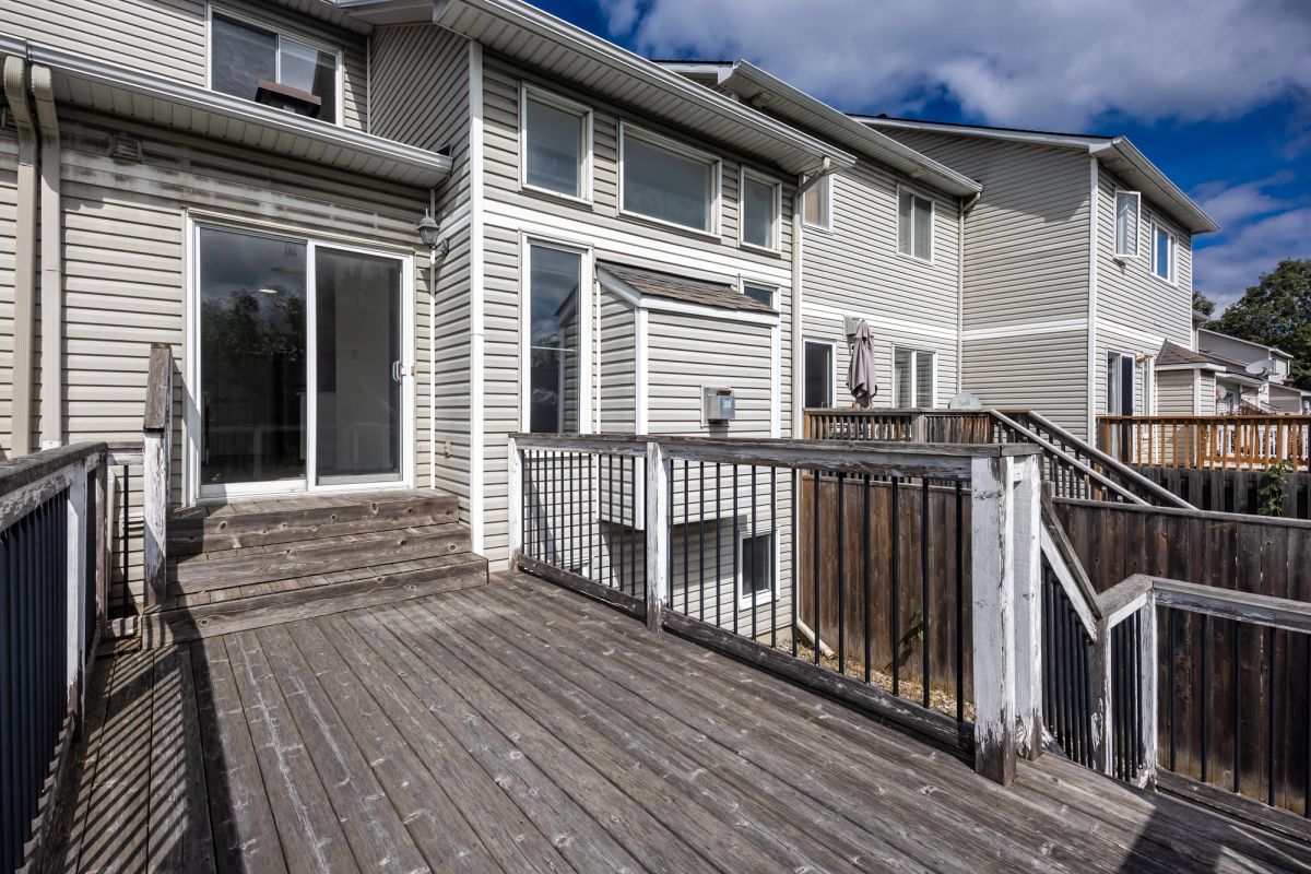 89 Gray Crescent