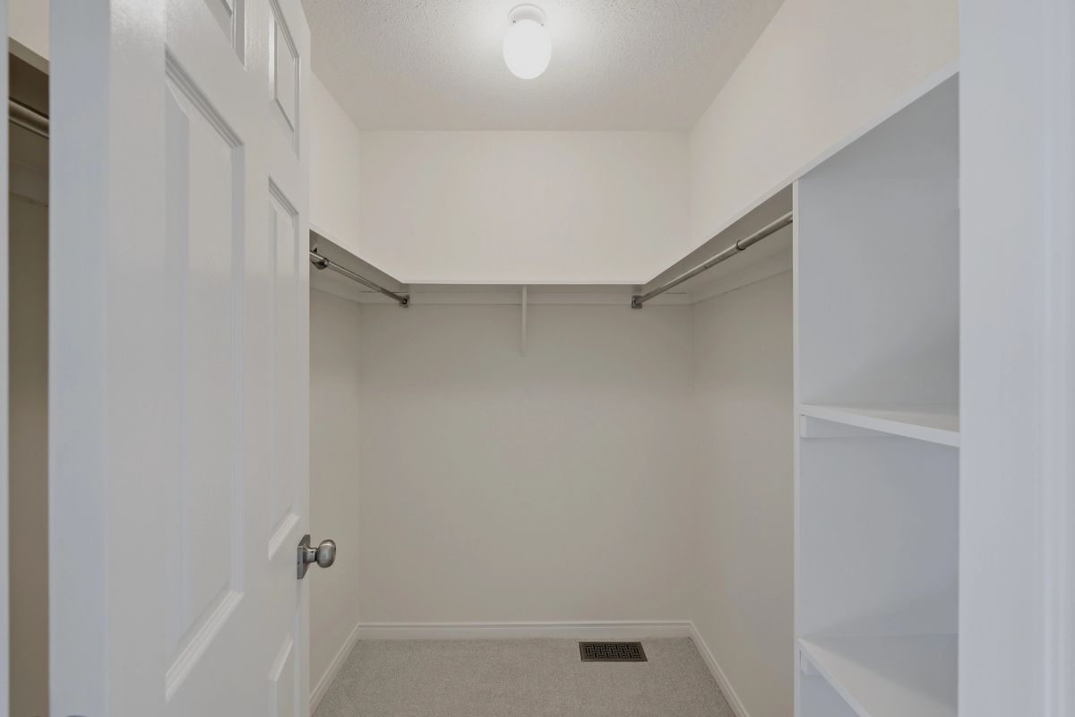 12 Angus Dr