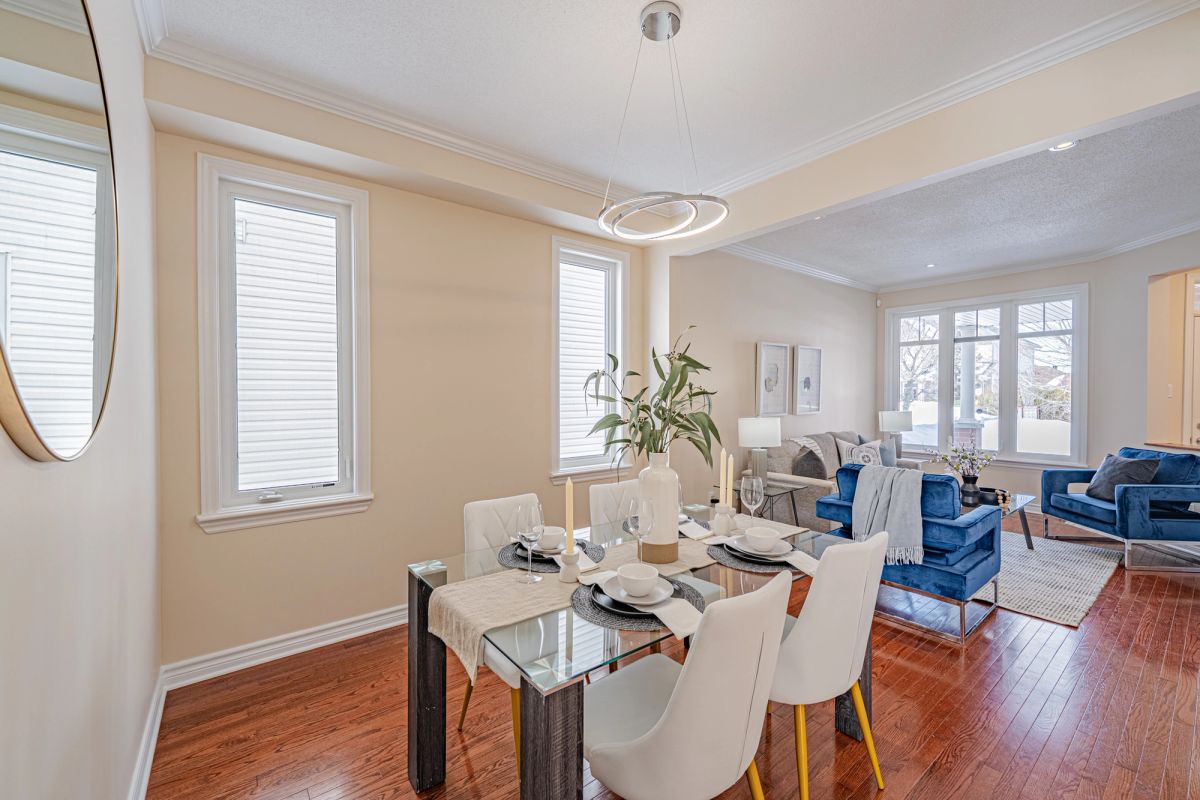 302 Laughlin Circle