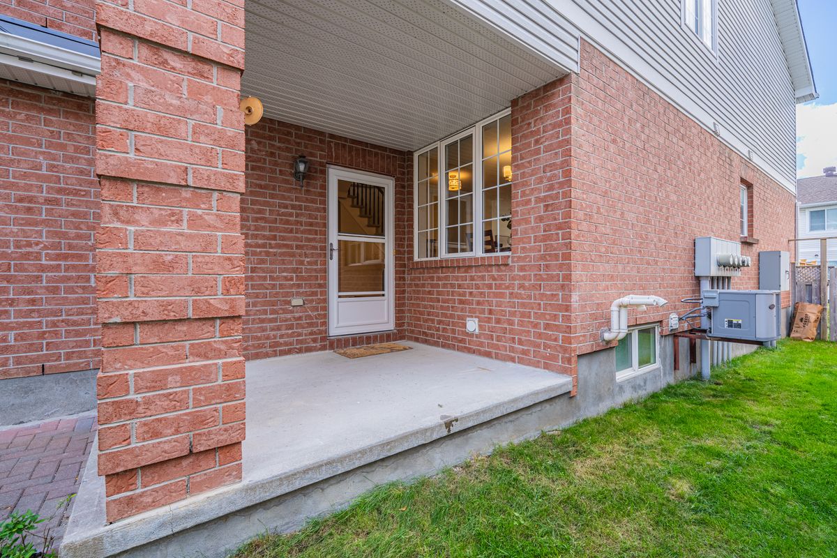 12 Angus Dr