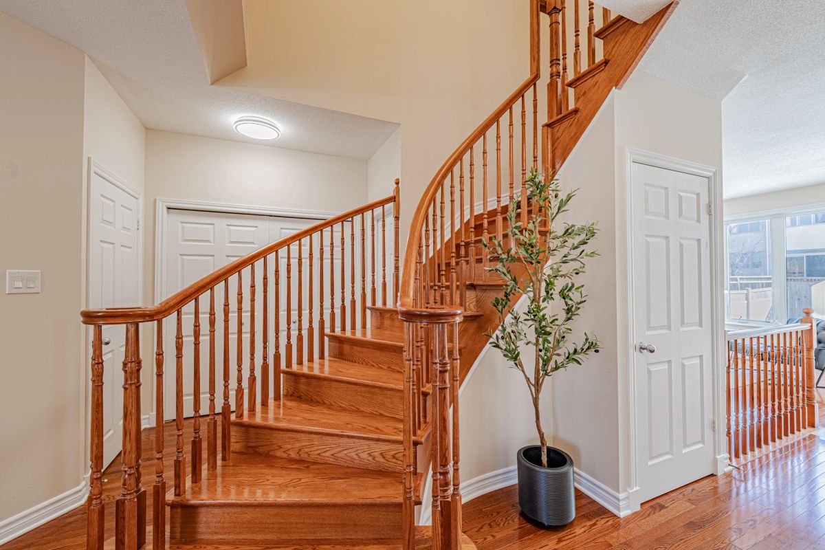 302 Laughlin Circle