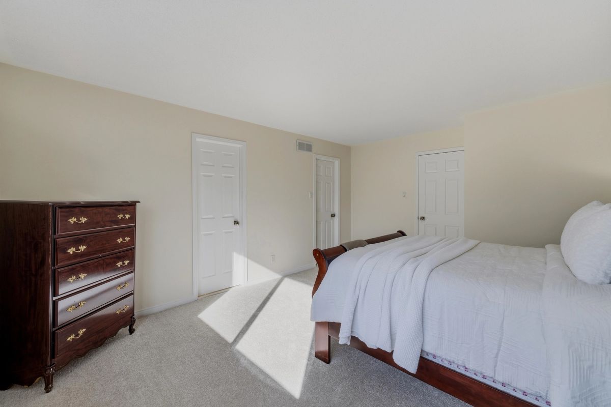 12 Angus Dr