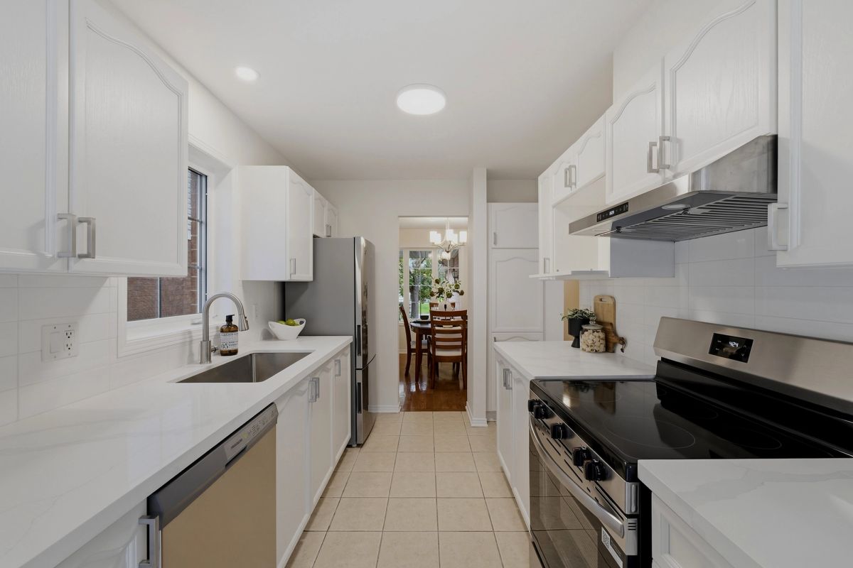 12 Angus Dr
