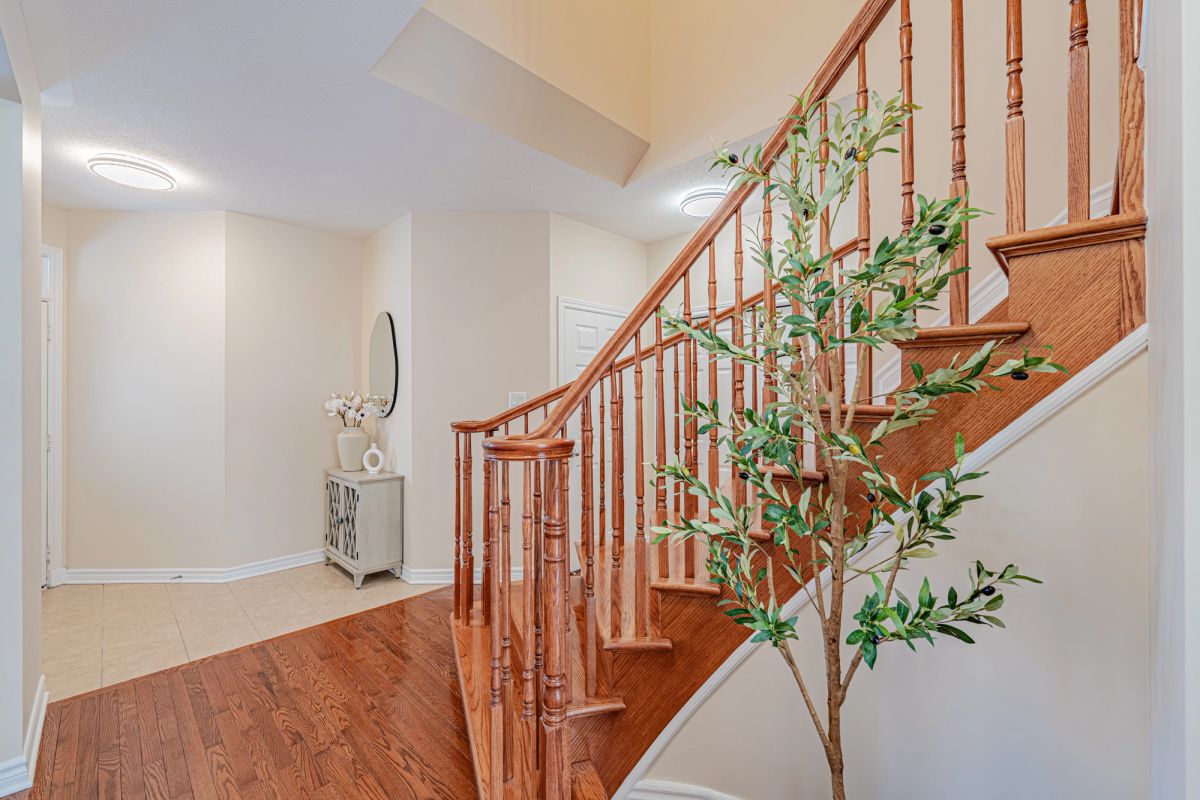 302 Laughlin Circle