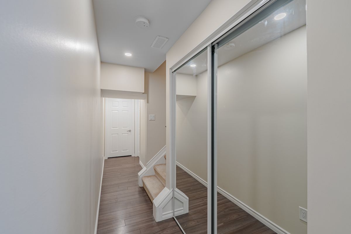 572 Dundonald Dr