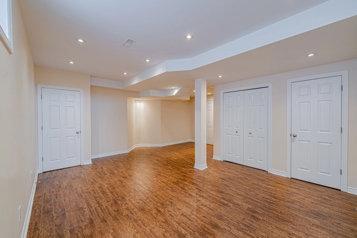 302 Laughlin Circle