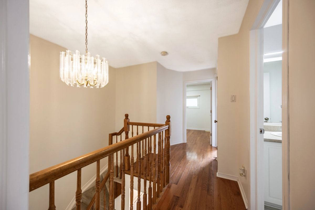 89 Gray Crescent