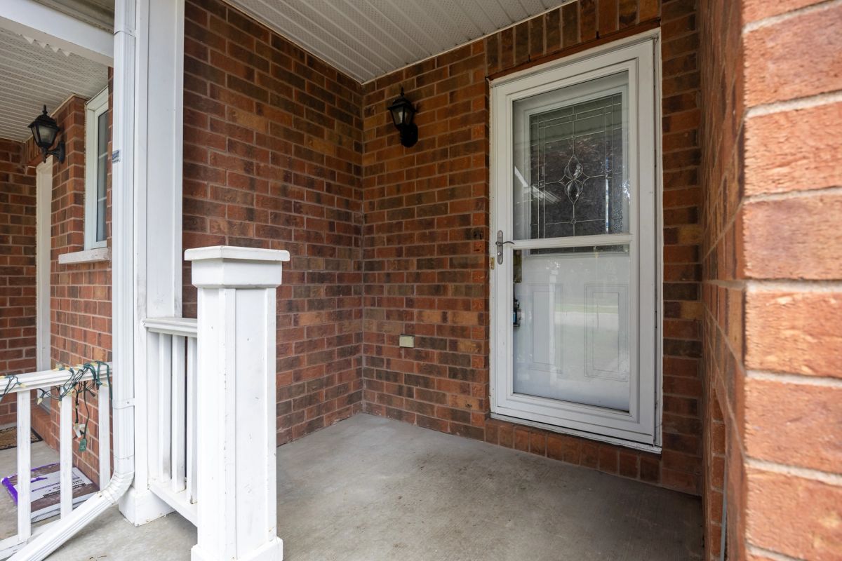 89 Gray Crescent