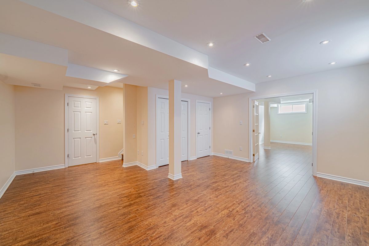 302 Laughlin Circle