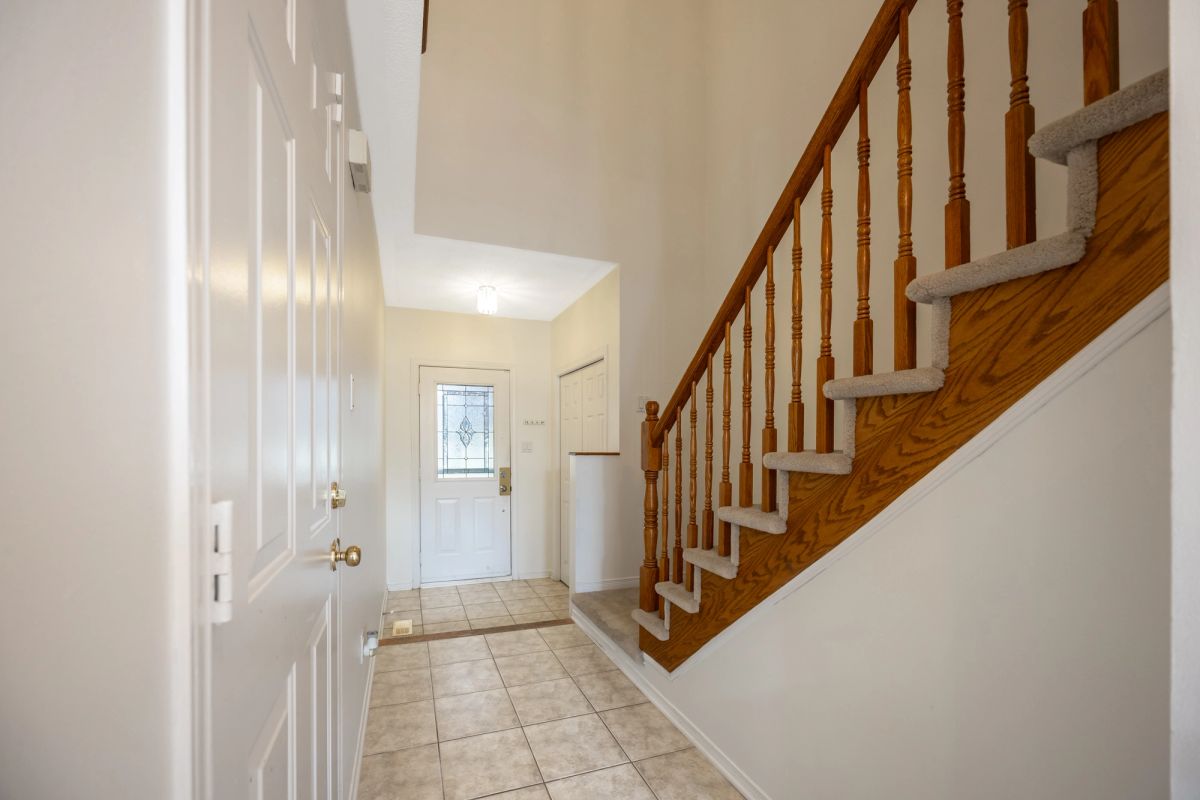 89 Gray Crescent