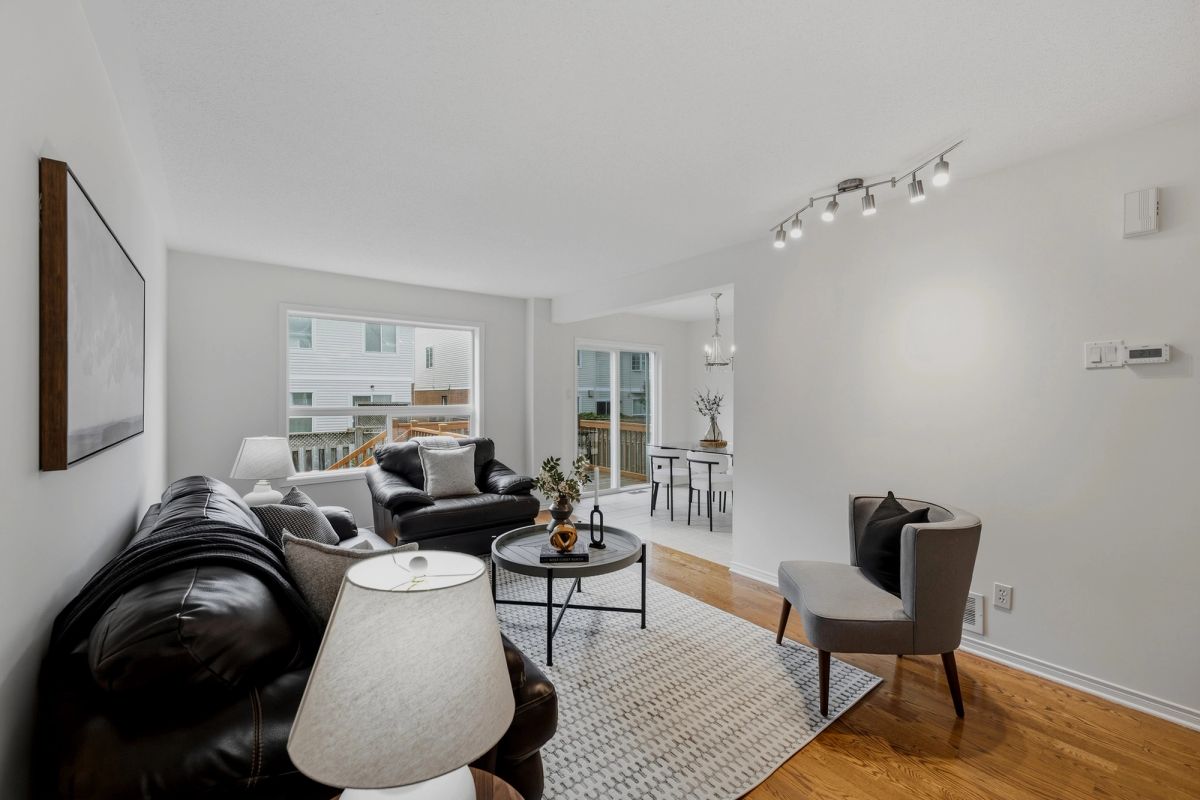 12 Angus Dr