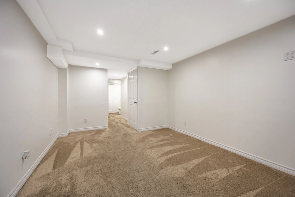 89 Gray Crescent