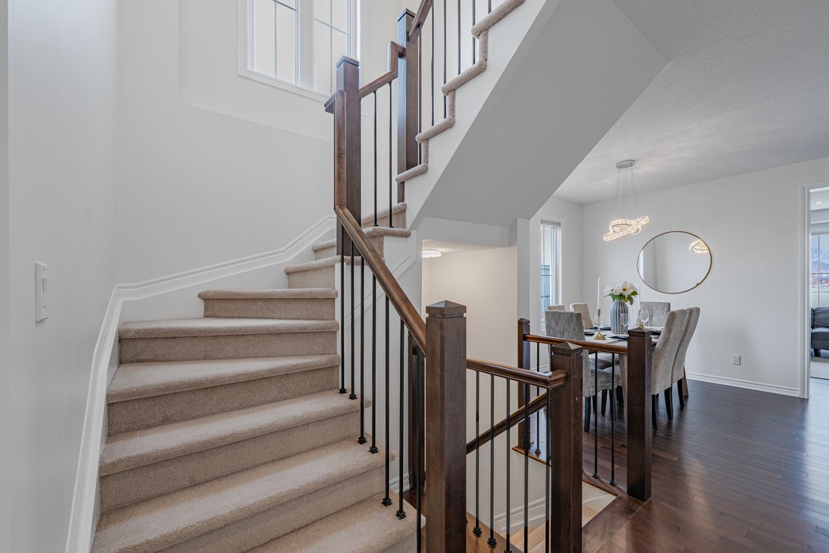 572 Dundonald Dr