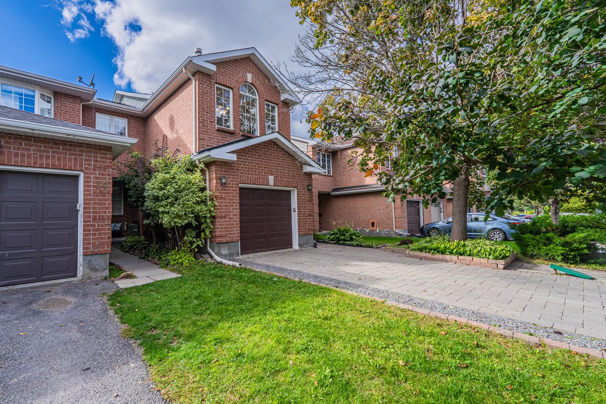 12 Angus Dr