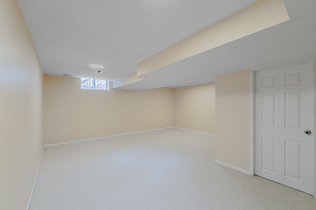 12 Angus Dr
