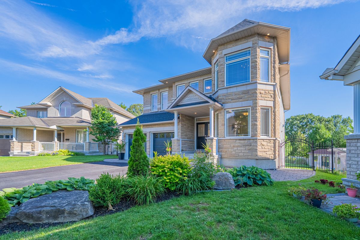 233 Marjan Crescent