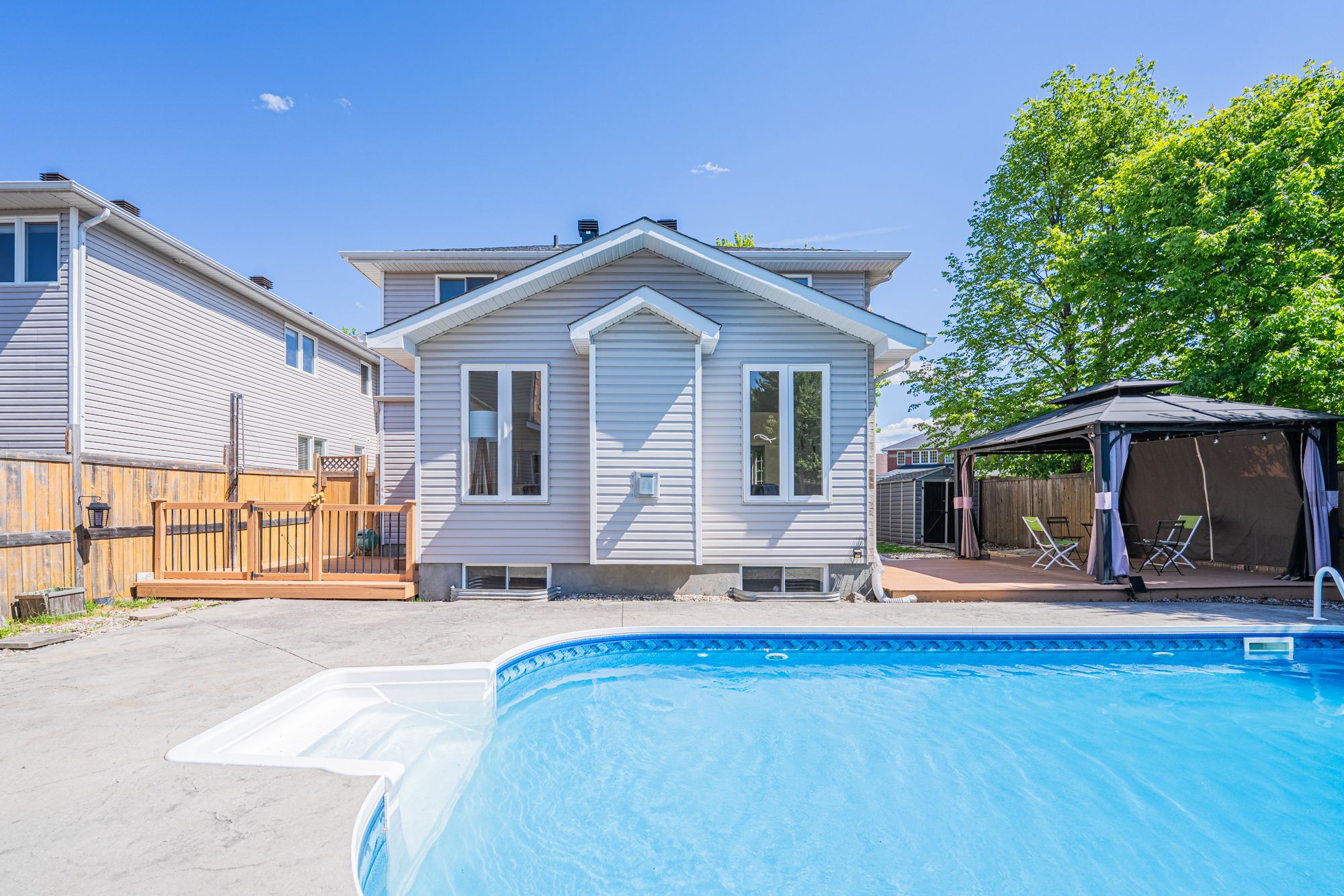 48 Woliston Crescent