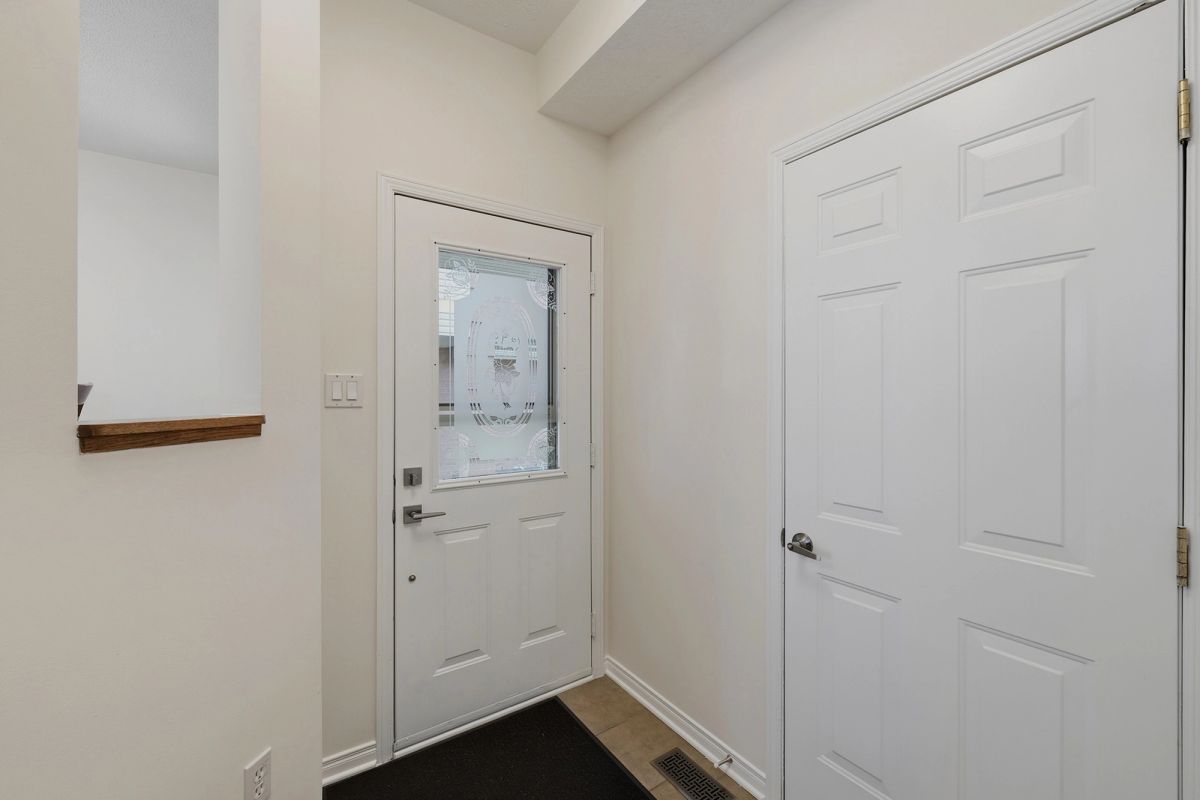 12 Angus Dr