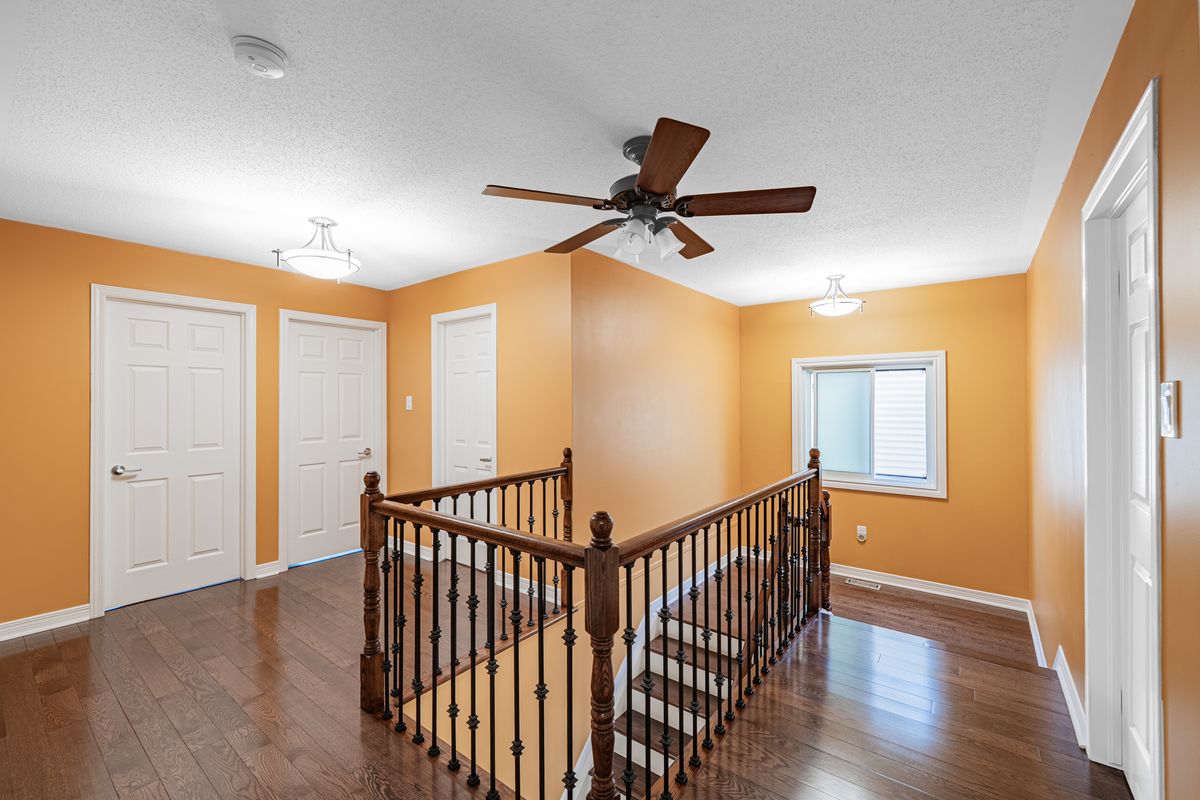 5 Thunderbird Crescent