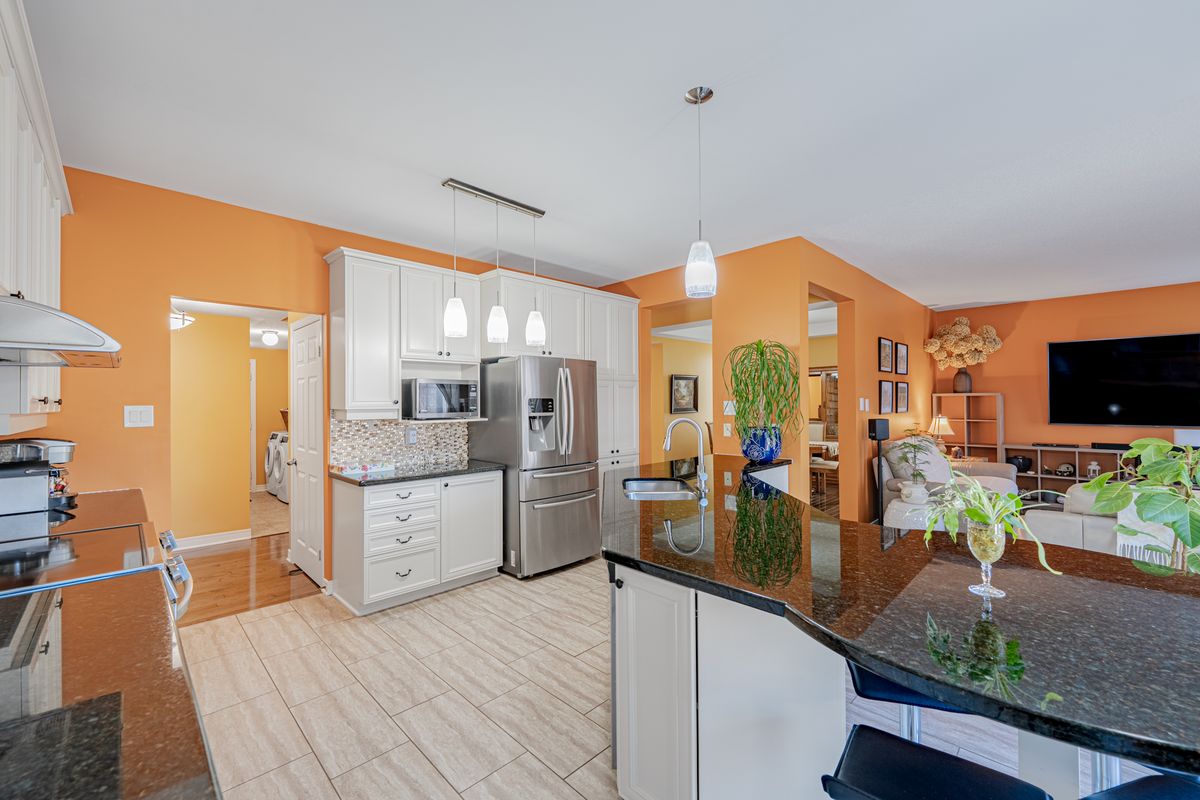 5 Thunderbird Crescent