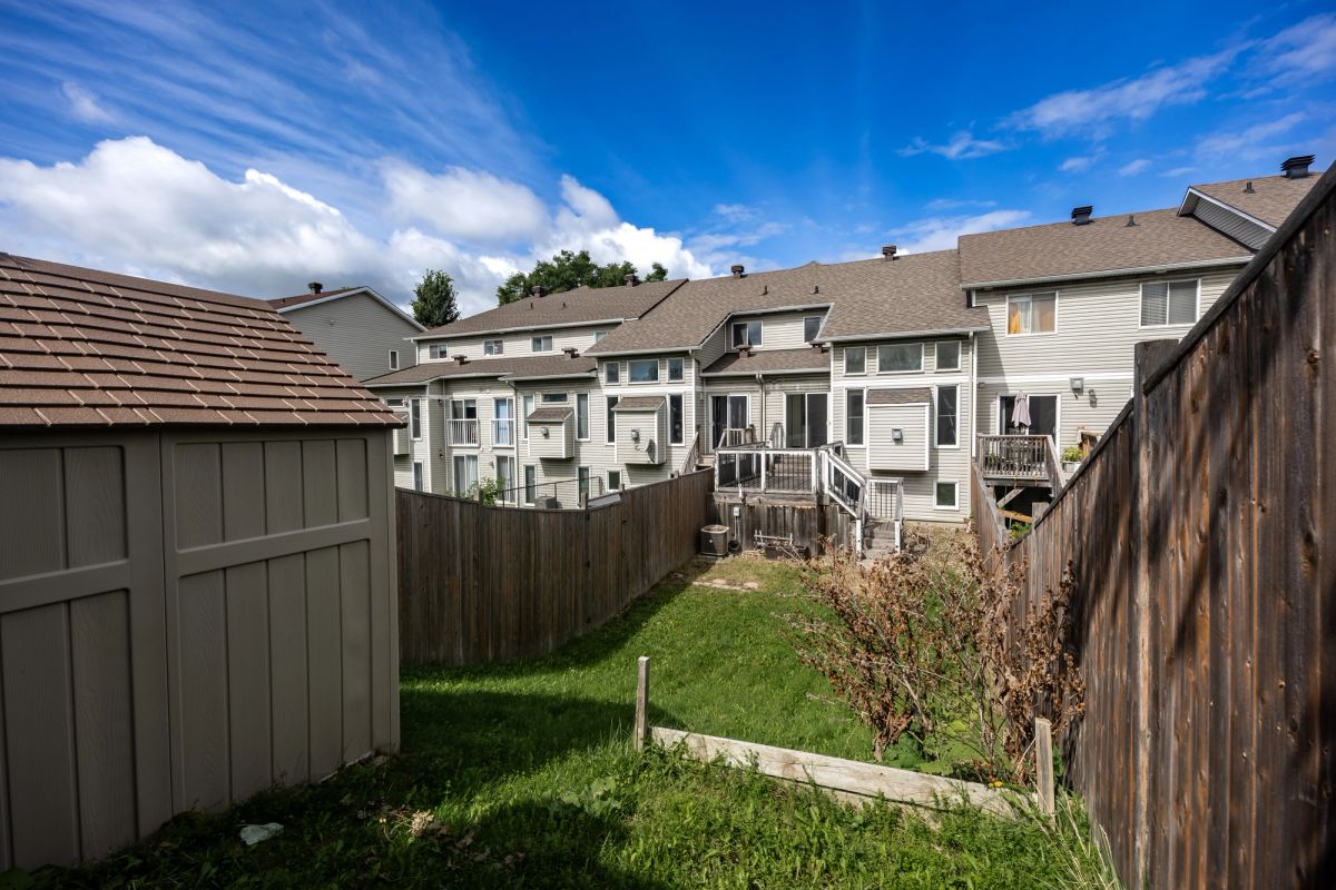 89 Gray Crescent