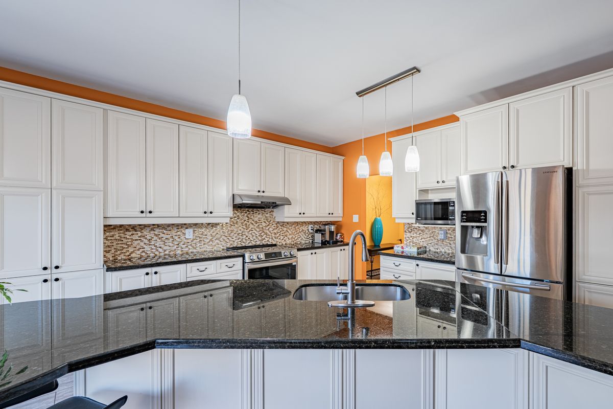 5 Thunderbird Crescent